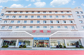 湖南萬(wàn)通汽車美容學(xué)校_長(zhǎng)沙中職學(xué)校_校園文化雕塑